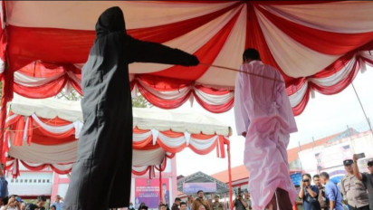 Dua Pelaku Zina di Aceh Barat Dihukum Cambuk 100 Kali, Si Perempuan Sampai Pingsan