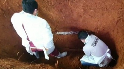 Rampung Lakukan Pembongkaran Makam Siti TKW Pembunuhan Berantai Cianjur-Bekasi, Polisi Ambil Sampel Tanah Kuburan dan DNA