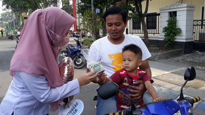 Peringati Hari Gizi Nasional ke 63, Puluhan Susu dan Telur Dibagikan Gratis di Kota Probolinggo