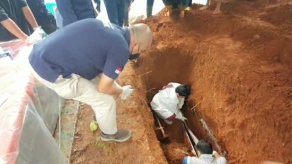 Siti TKW Korban Pembunuhan Berantai Wowon CS Dimakamkan dengan Prosedur Prokes Covid-19