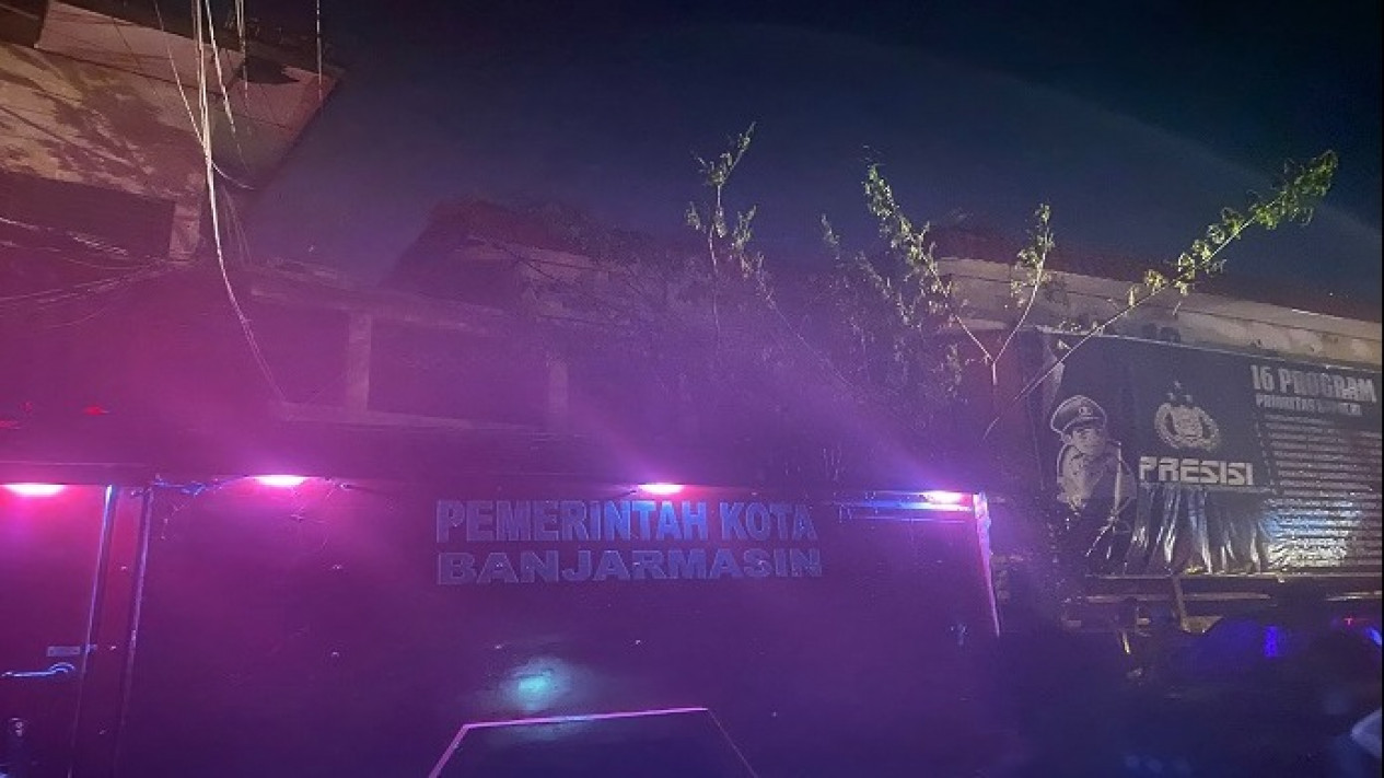 Si Jago Merah yang Melalap Gedung Biro SDM Polda Kalsel Berhasil Dipadamkan
            - galeri foto