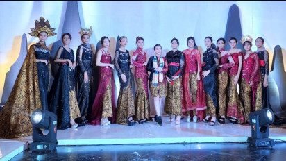 Michelle Liu Meriahkan Fashion Show Hakikat Tresna 2023