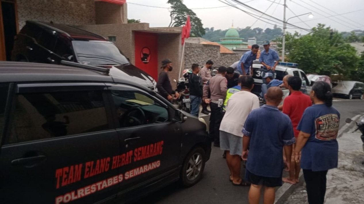 Terlibat Tawuran, Lima Pelajar SMK di Semarang Diamankan Polisi
            - galeri foto