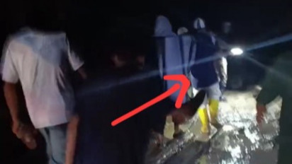 Menyedihkan, Warga Asahan Gotong Jenazah Ibu dan Anak Sejauh 3 Kilometer Akibat Jalan Rusak