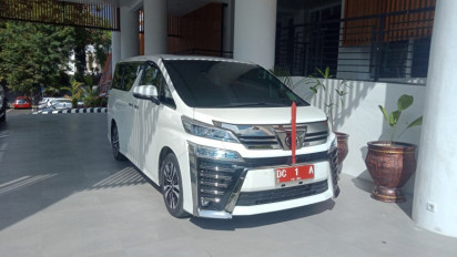 Mobil Dinas Mewah Bupati Mamuju Disorot Penggiat Anti Korupsi