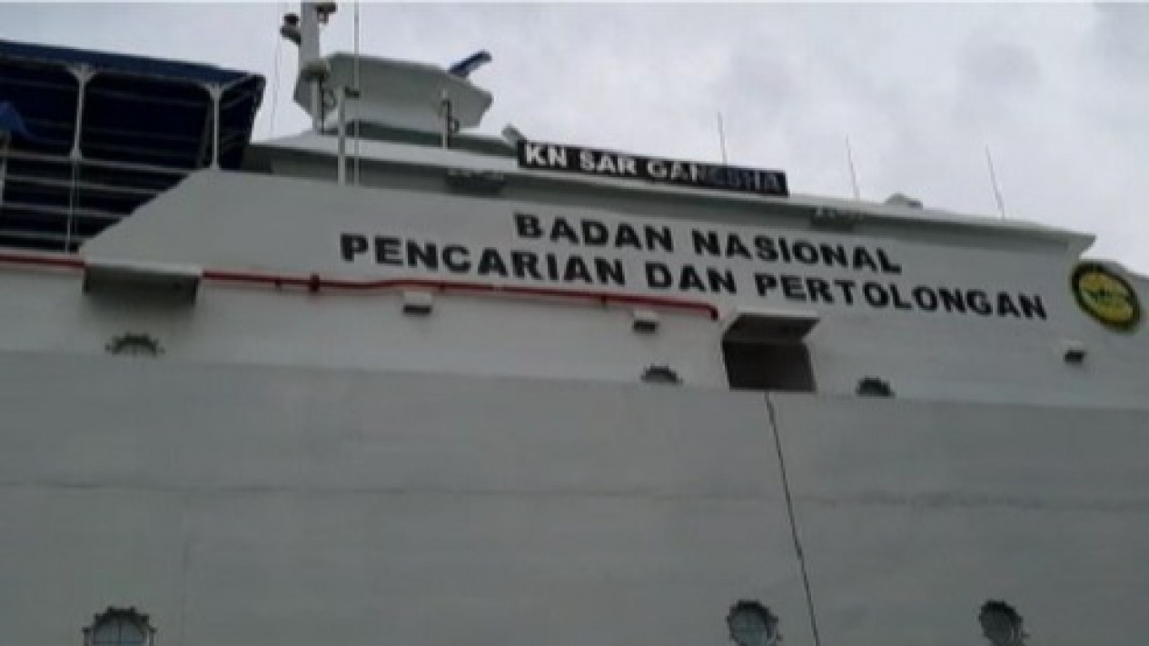 Basarnas Kerahkan Helikopter dan Kapal Cari Korban Hilang KM Rukun Jaya di Laut Jawa
            - galeri foto