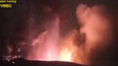 Gunung Anak Krakatau Erupsi 4 Kali sejak Siang hingga Malam Ini