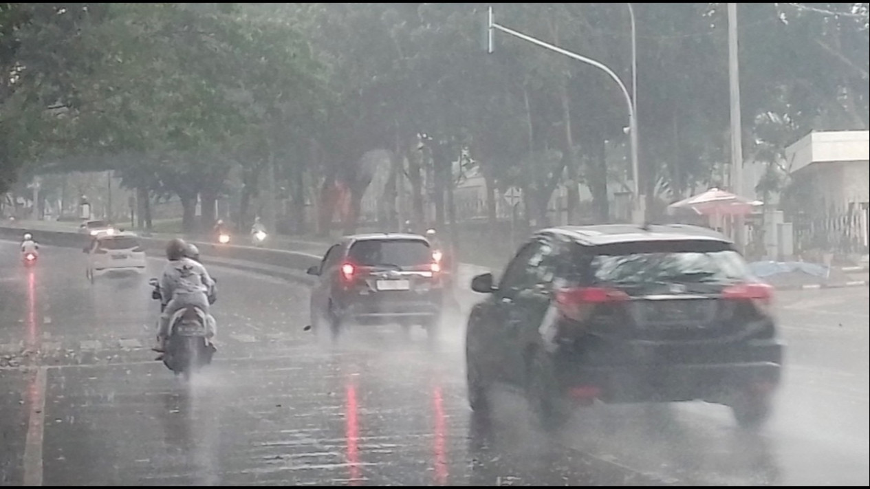 Waspada! Banyumas, Kedu hingga Solo Raya Diprediksi Hujan Lebat dan Angin Kencang Hari Ini
            - galeri foto