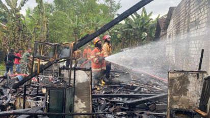 Rumah Seorang Kakek di Gresik Ludes Terbakar saat Ditinggal ke Sawah, Hanya Tersisa Baju yang Dikenakan