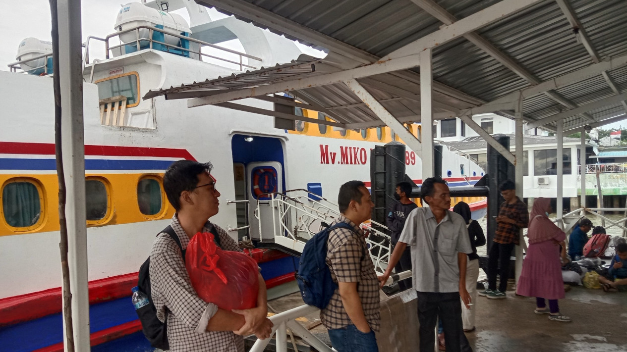 Gelombang Hingga 3 Meter, Keberangkatan Ferry dari Karimun Tujuan Batam dan Malaysia Ditunda
            - galeri foto