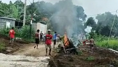 Geram Jalan Desa Rusak, Warga Probolinggo Berduyun-duyun Protes ke PT Waskita
