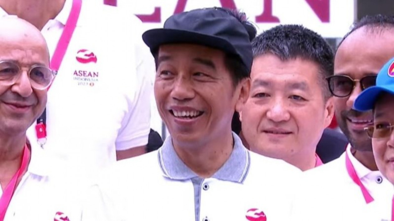 Ini Jawaban Jokowi Saat Ditanya Isu Reshuffle Kabinet Seusai Bertemu Surya Paloh
            - galeri foto