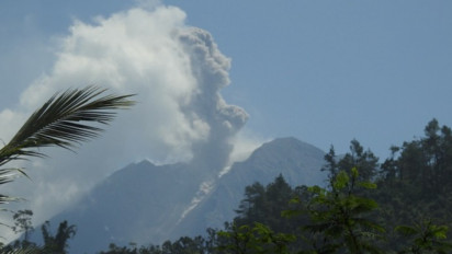 Gunung Semeru Alami 23 Kali Letusan Selama 6 Jam Terakhir, BPBD : Warga KRB Waspada