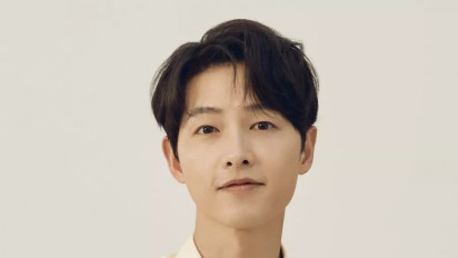 Daebak! Aktor Korea Song Joong ki Umumkan Pernikahan dan Kehamilan Sang Kekasih Katy Louise Saunders