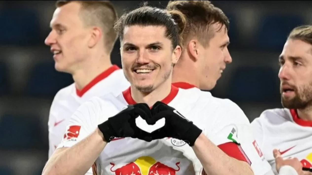 Marcel Sabitzer Sudah Terbang ke Inggris, Deal dengan MU?
            - galeri foto