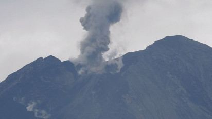 Kembali Erupsi, Gunung Semeru Terekam Alami 16 Kali Letusan dengan Tinggi Kolom Abu 700 Meter di Atas Jonggring Saloka