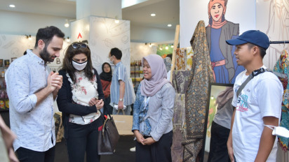 Diminati Wisatawan Asing, Tas dan Dompet Kulit Produksi UMKM Ini Jadi Primadona Bazar UMKM Indonesia 2023