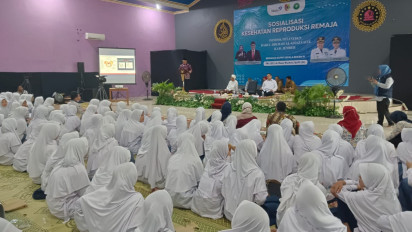 Gandeng Pondok Pesantren BKKBN Jatim Sosialisasi Kesehatan Reporoduksi di Depan Ratusan Santriwati