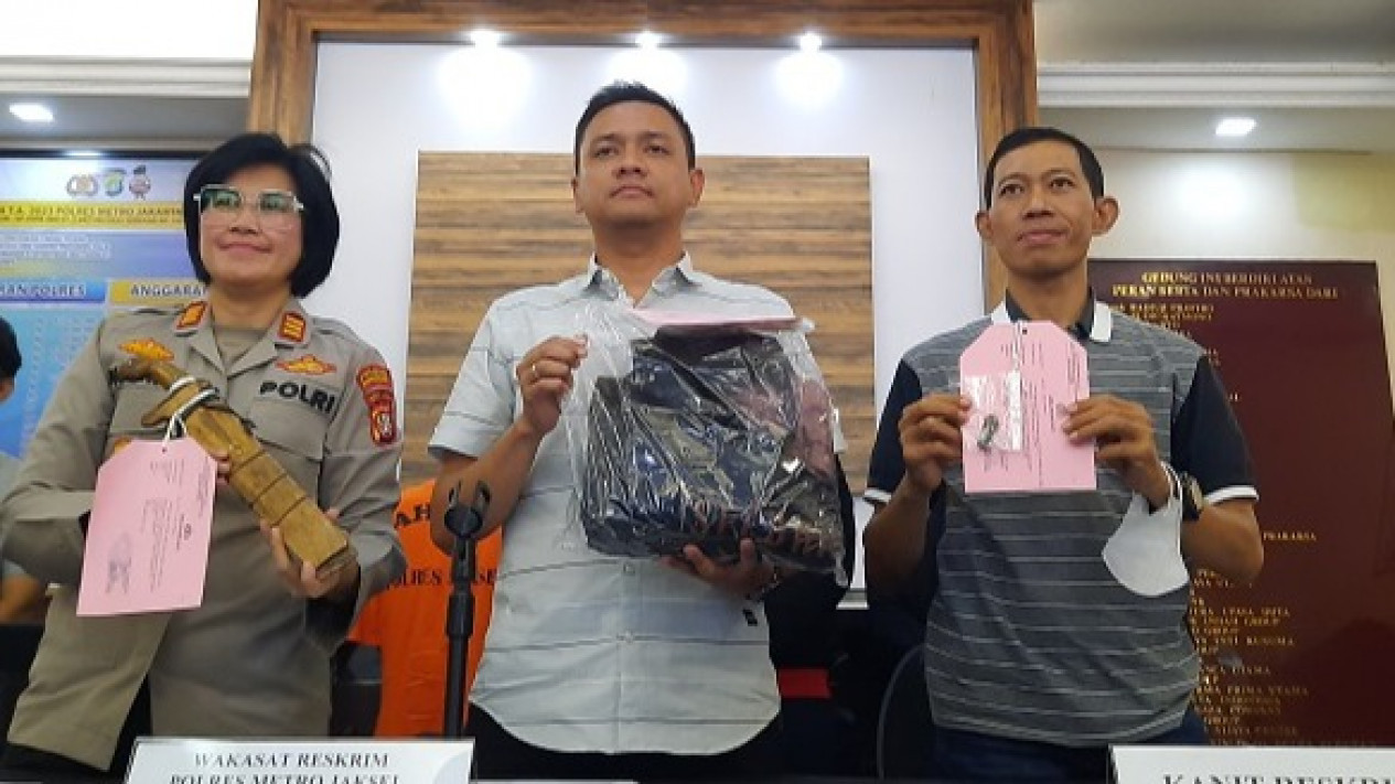 Tuduh Berselingkuh dengan Istrinya, Seorang Pria Bacok Rekan Kerjanya Hingga Tewas
            - galeri foto