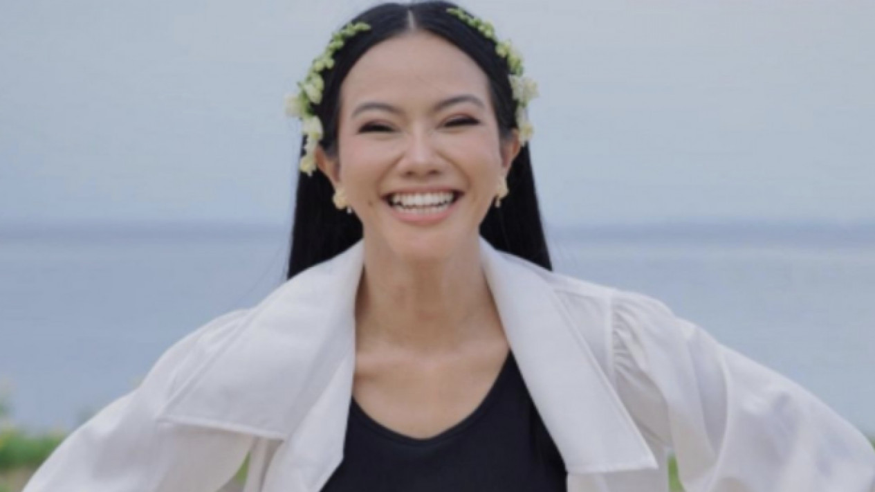 Lirik Lagu Yura Yunita - Dunia Tipu-tipu
            - galeri foto