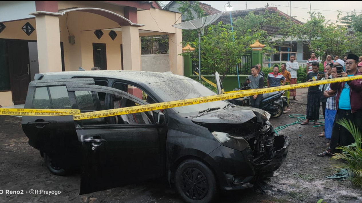 Bentuk Tim Khusus, Polres Probolinggo Kejar Pelaku Teror Pembakaran Mobil dan Bondet
            - galeri foto