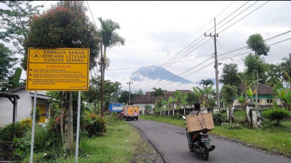 Gunung Semeru Keluarkan 19 Kali Letusan Setinggi 500 Meter Disertai Suara Gemuruh, Warga : Semoga Amandali