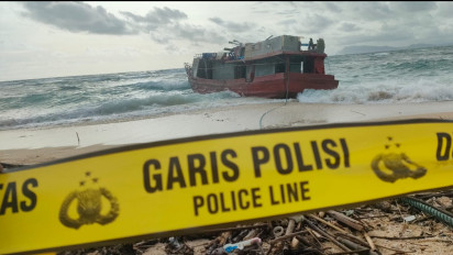 Kapal yang Terdampar di Pantai Alas Purwo Banyuwangi, ternyata Milik Nelayan Cilacap, Jawa Tengah