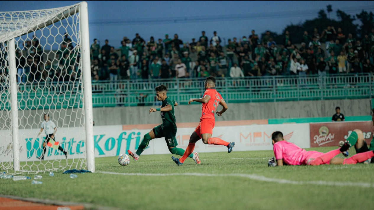 Hasil Liga 1: Persebaya Menang Dramatis 3-2 atas Borneo FC
            - galeri foto