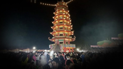 Rayakan Cap Go Meh, Ribuan Warga Palembang Kunjungi Pulau Kemaro