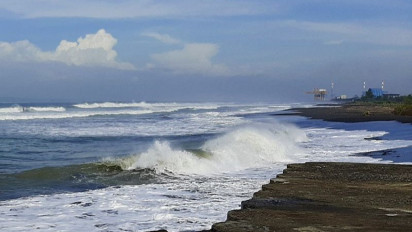 Waspada Gelombang Sangat Tinggi di Perairan Laut Selatan Jabar-DIY