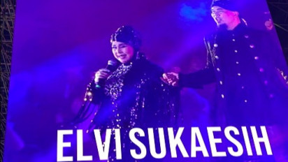 Elvi Sukaesih hingga The Lucky Laki Kejutkan Penonton di Konser Dewa 19