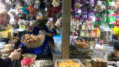 Pedagang Pasar Rawamangun Jakarta Timur Angkat Bicara soal Kenaikan Harga Minyakita