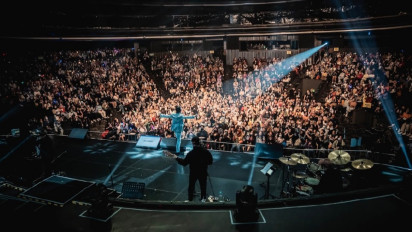 Antusias Penggemar Tinggi, Rela Antri Panjang untuk Temui Jeff Satur