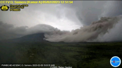 Gunung Semeru Erupsi, Semburkan Awan Panas Guguran Sejauh 6 Kilometer ke Arah Tenggara