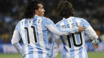 Bintang Ulang Tahun 05 Februari: Carlos Tevez dan Kapten Belanda Berdarah Indonesia di Piala Dunia