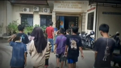 Mencengangkan! Ibu Muda Cabuli Belasan Anak di Jambi, Paksa Bocah Saksikan Hubungan Intim..