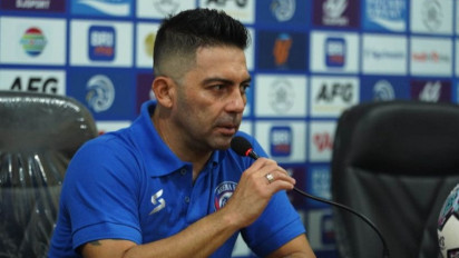 Arema Resmi Akhiri Tugas Pelatih Javier Roca