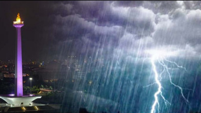 BMKG Minta Warga Mewaspadai Hujan Disertai Petir singkat di Tiga Wilayah DKI Jakarta pada Selasa Siang