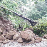 Tebing Setinggi 30 Meter Longsor Akibat Hujan Deras, Putus Akses Jalan Susukan-Mluweh Kabupaten Semarang