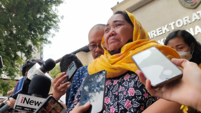 Pembunuhan Sopir Taksi Online di Depok Terkuak, Tangis Istri Korban Tak Terbendung