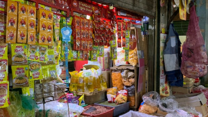 Pedagang di Pasar Johar Baru Mengaku Belum Ada Arahan Kebijakan Pembelian Minyakita Pakai KTP