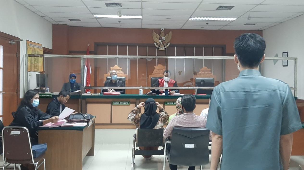 Cecar Saksi, Majelis Hakim PN Jakarta Barat Dalami Aliran Dana Kasus Investasi Bodong Periklanan
            - galeri foto
