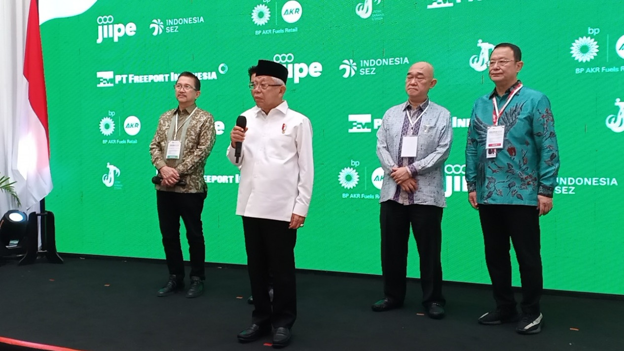 Wapres Ma'ruf Amin Tinjau Proyek Smelter Freeport di Gresik, Optimis Investasi di JIIPE terus Meningkat
            - galeri foto