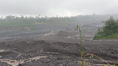 Banjir Lahar Hujan Terjang Lereng Gunung Semeru, Jalur Penyebrangan Tol Cikali Ditutup