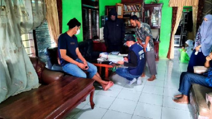 Densus 88 Tangkap 2 Terduga Teroris Jaringan JI di Lampung, Amankan Sejumlah Buku dan Telepon Genggam