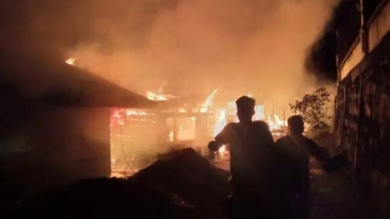 Memilukan, 5 Rumah Ludes Dilalap Si Jago Merah di Aceh Tamiang
            - galeri foto