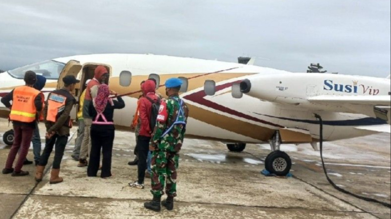 Geram! Panglima TNI, Kirim Pasukan Khusus Untuk Evakuasi Penumpang, Pilot Susi Air Hingga Para Pekerja Puskesmas di Nduga, Papua
            - galeri foto