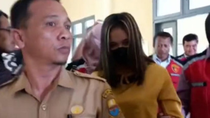 Polisi Temukan Koleksi Puluhan Video Porno Wanita Cabuli 17 Anak di Jambi