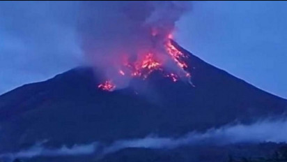 Gunung Karangetang di Provinsi Sumatera Utara Masih Luncurkan Lava Pijar Hingga Mencapai 1.500 Meter