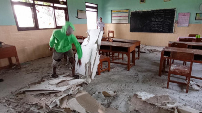 Plafon Ruang Kelas di SDN 2 Palar Klaten Ambrol Timpa Siswa
